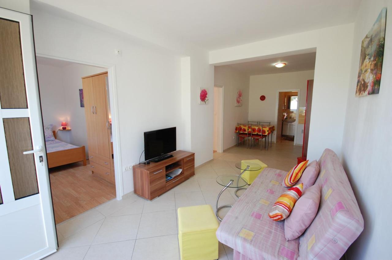 Apartment Blanka By El-Pi Tours นยีวีเซ ภายนอก รูปภาพ