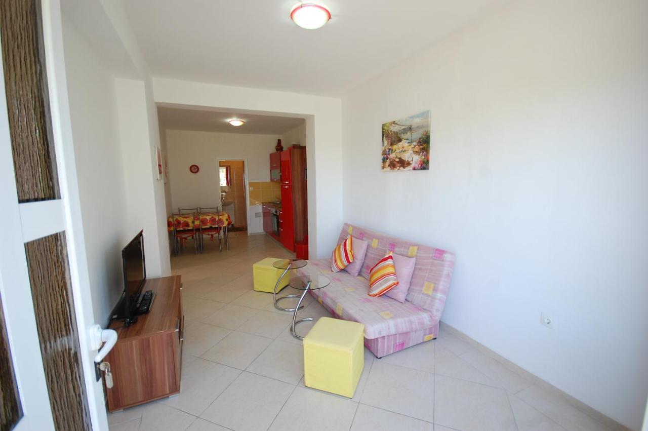 Apartment Blanka By El-Pi Tours นยีวีเซ ภายนอก รูปภาพ