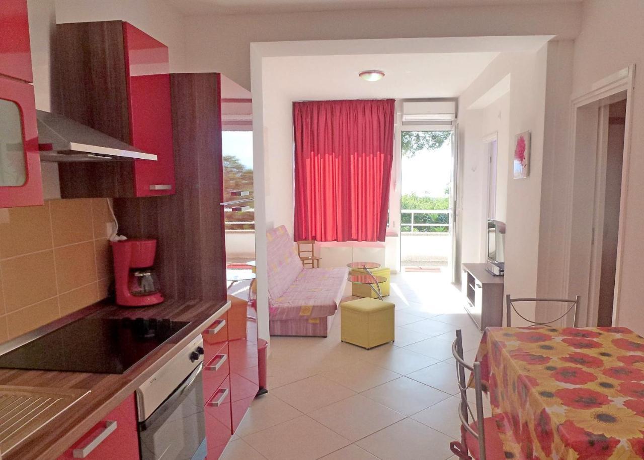 Apartment Blanka By El-Pi Tours นยีวีเซ ภายนอก รูปภาพ
